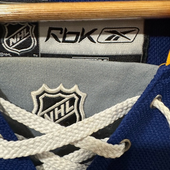 CCM MASKA Buffalo Sabres Derek Roy NHL Hockey Jersey - Picture 7 of 13